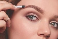 Eyebrow Grooming Techniques for Perfect Arches